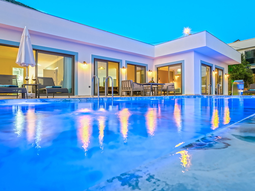  gece  -  Kasım
  | Kaş Yeniköy’de Deniz Manzaralı, Jakuzili Balayı ve Aile Villası – 4 Kişilik Tatil İçin İdeal Seçim